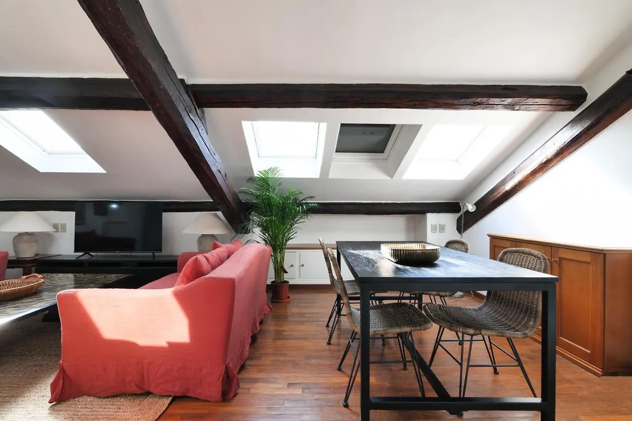 Elegant P.Venezia Attic Apartment Milan Italy