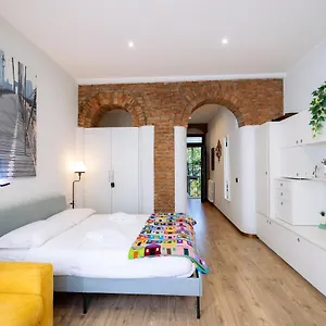 The Red Bricks - San Babila Area Appartamento